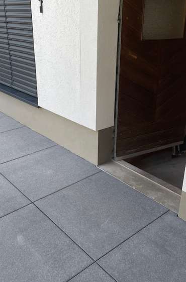 Sockel und Bodenanschluss im Außenbereich sauber ausgeführt in Fürth