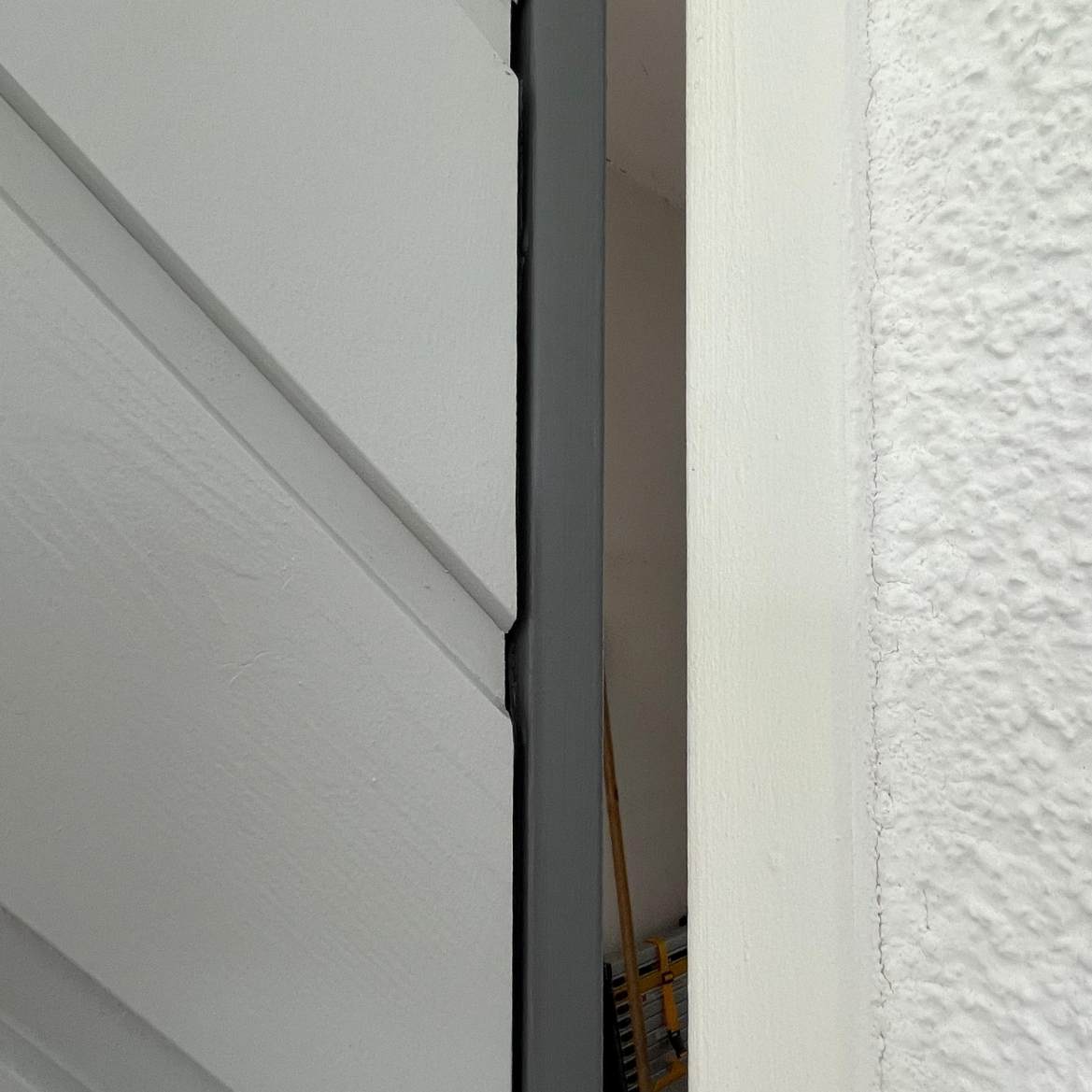 Moderne Außenverkleidung und Fassadendetail am Gebäude in Fürth