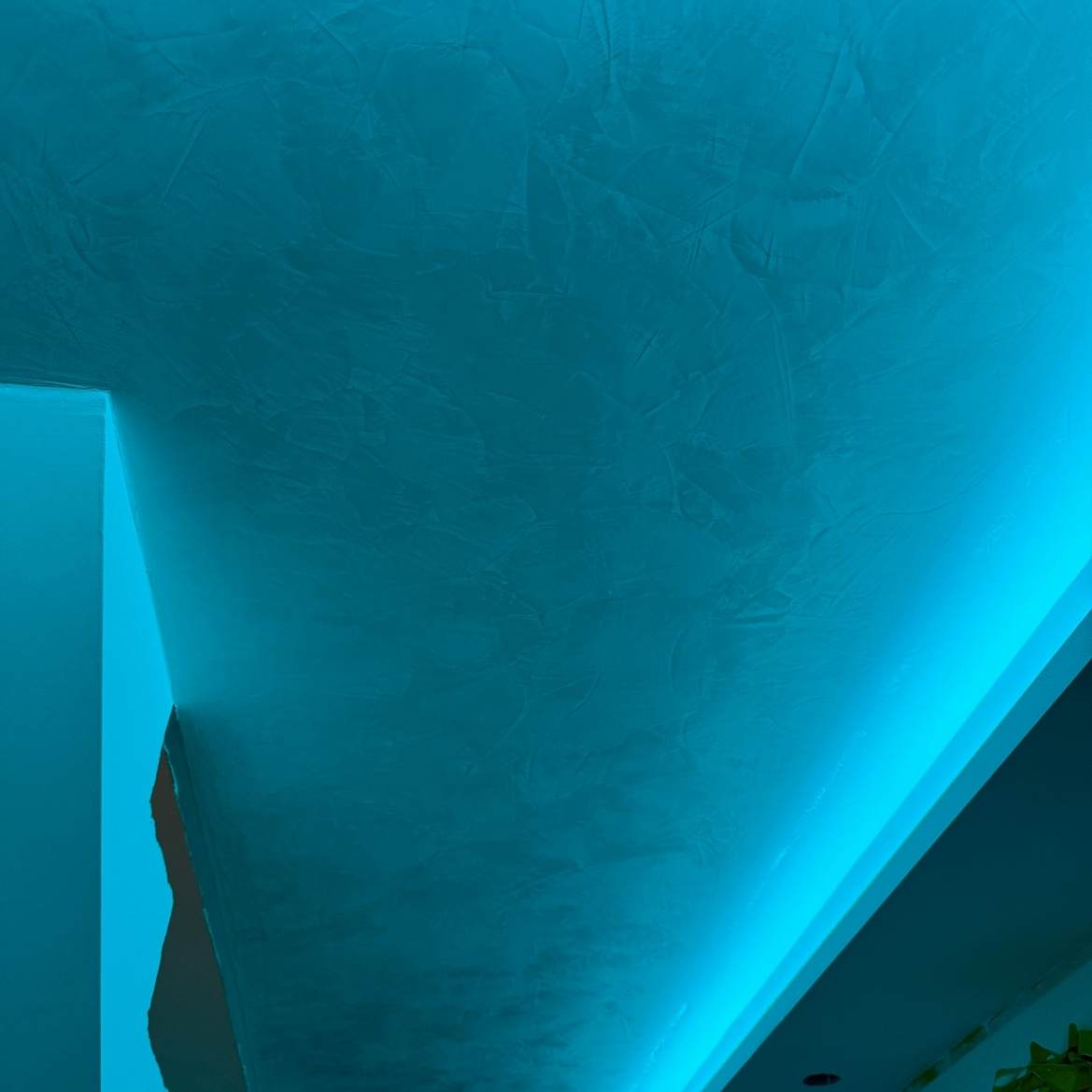 Heller Innenraum mit modernem Boden und sauberen Wandflächen in Fürth